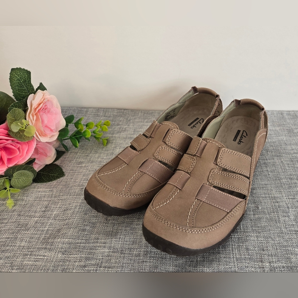 Clarks Collection Womens 8.5W Slip On Loafer Brown Faux Leather Round Toe Casual